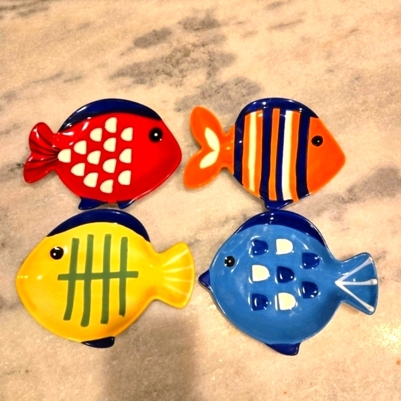 Colorful fish plates Boston warehouse (4) - Picture 2 of 12